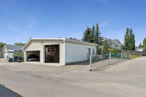 246 Mt Lorette Place Se, Calgary, AB - Outdoor