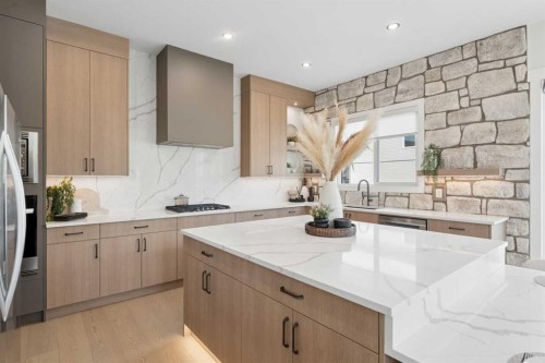 507 Waterford Rise, Chestermere, AB - Indoor Photo Showing Kitchen