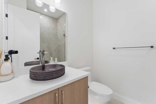 507 Waterford Rise, Chestermere, AB - Indoor Photo Showing Bathroom