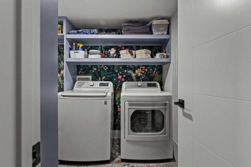 2002-3Rd Avenue, Canmore, AB - Indoor Photo Showing Laundry Room