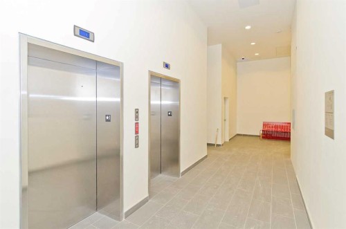 713-30 Brentwood Common Nw, Calgary, AB - Indoor Photo Showing Other Room
