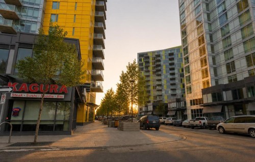 713-30 Brentwood Common Nw, Calgary, AB - Outdoor With Balcony With Facade