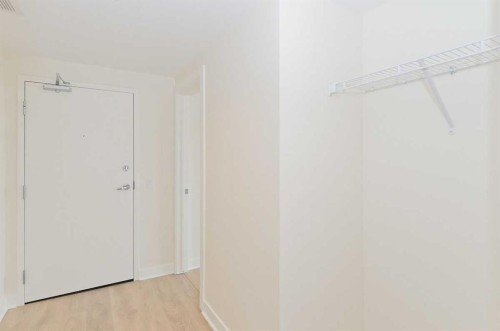 713-30 Brentwood Common Nw, Calgary, AB - Indoor