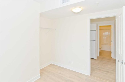 713-30 Brentwood Common Nw, Calgary, AB - Indoor Photo Showing Other Room