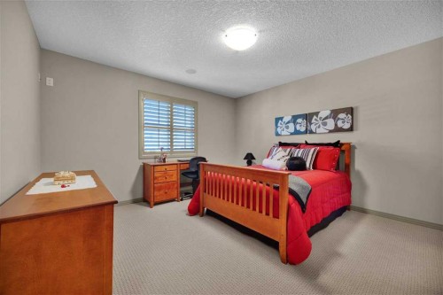 146 Springborough Point Sw, Calgary, AB - Indoor Photo Showing Bedroom
