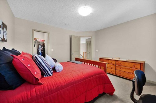 146 Springborough Point Sw, Calgary, AB - Indoor Photo Showing Bedroom
