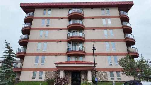 1103-105 Railway Avenue Sw, Airdrie, AB - Outdoor