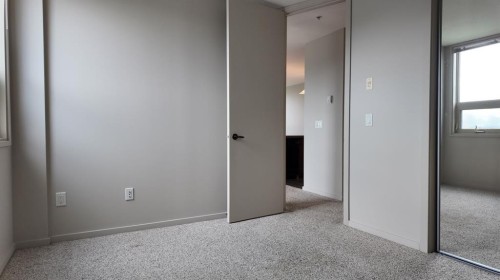 1103-105 Railway Avenue Sw, Airdrie, AB - Indoor Photo Showing Other Room
