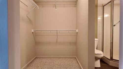 1103-105 Railway Avenue Sw, Airdrie, AB - Indoor With Storage
