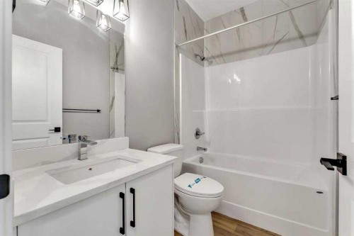 28A Green Meadow Crescent, Strathmore, AB - Indoor Photo Showing Bathroom