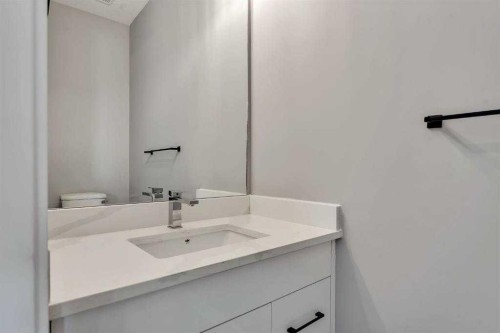 28A Green Meadow Crescent, Strathmore, AB - Indoor Photo Showing Bathroom