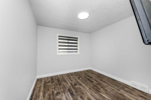 192 Cove Rise Rise, Chestermere, AB - Indoor Photo Showing Other Room