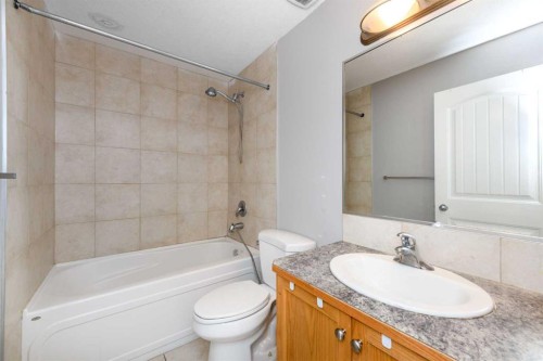 192 Cove Rise Rise, Chestermere, AB - Indoor Photo Showing Bathroom