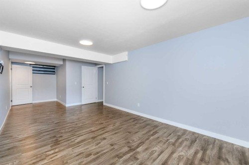 192 Cove Rise Rise, Chestermere, AB - Indoor Photo Showing Other Room