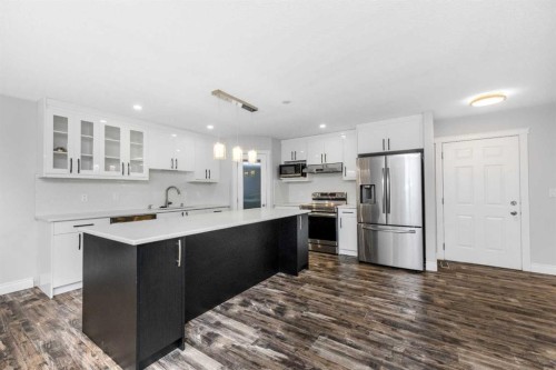 192 Cove Rise Rise, Chestermere, AB - Indoor Photo Showing Kitchen With Upgraded Kitchen