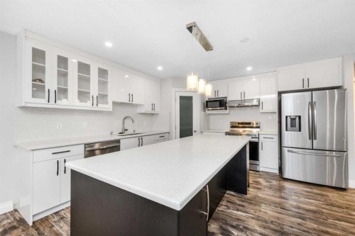 192 Cove Rise Rise, Chestermere, AB - Indoor Photo Showing Kitchen With Upgraded Kitchen