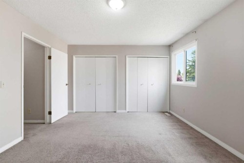 20 Georgian Villas Ne, Calgary, AB - Indoor Photo Showing Other Room