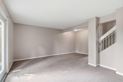 20 Georgian Villas Ne, Calgary, AB - Indoor Photo Showing Other Room