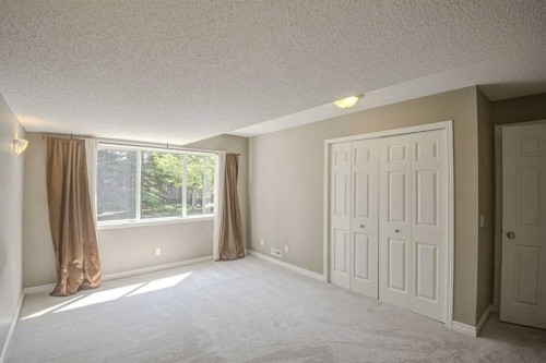 12 Straddock Villas Sw, Calgary, AB 