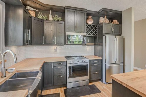 12 Straddock Villas Sw, Calgary, AB 