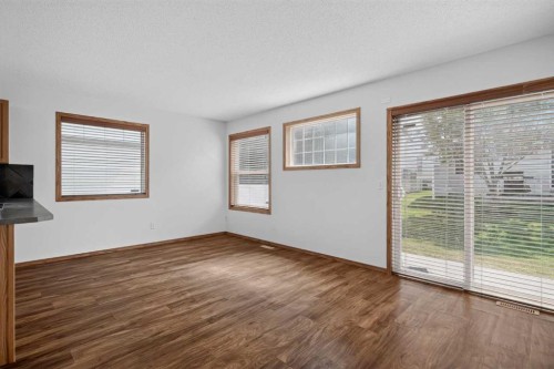 2337 Eversyde Avenue Sw, Calgary, AB - Indoor Photo Showing Kitchen
