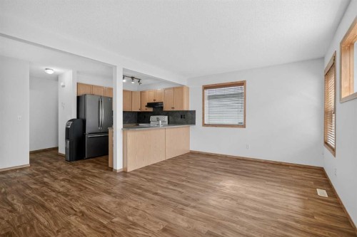 2337 Eversyde Avenue Sw, Calgary, AB - Indoor Photo Showing Kitchen