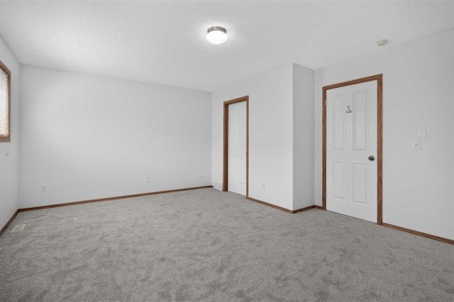2337 Eversyde Avenue Sw, Calgary, AB - Indoor Photo Showing Bathroom