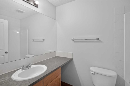 2337 Eversyde Avenue Sw, Calgary, AB - Indoor Photo Showing Bathroom