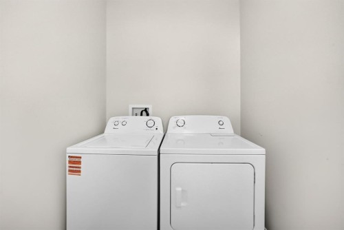 20 Corner Glen Avenue Ne, Calgary, AB - Indoor Photo Showing Laundry Room
