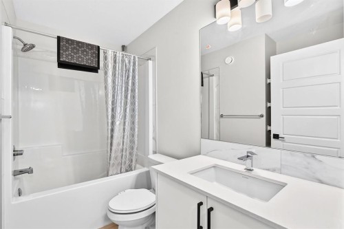 20 Corner Glen Avenue Ne, Calgary, AB - Indoor Photo Showing Bathroom