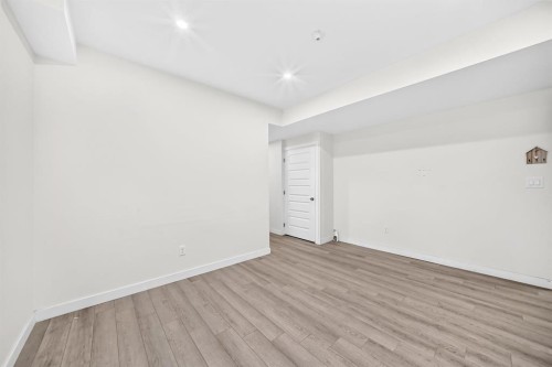 20 Corner Glen Avenue Ne, Calgary, AB - Indoor Photo Showing Other Room