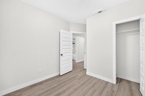 20 Corner Glen Avenue Ne, Calgary, AB - Indoor Photo Showing Other Room