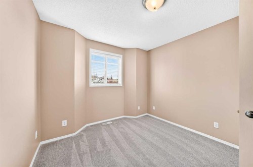 108 Douglas Glen Park Se, Calgary, AB - Indoor Photo Showing Other Room