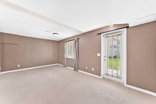 108 Douglas Glen Park Se, Calgary, AB - Indoor Photo Showing Other Room