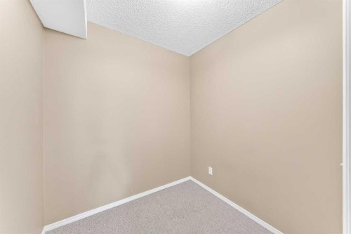 108 Douglas Glen Park Se, Calgary, AB - Indoor Photo Showing Other Room
