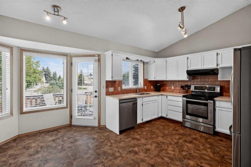105 Riverview Court Se, Calgary, AB - Indoor Photo Showing Kitchen