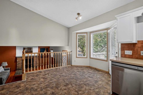 105 Riverview Court Se, Calgary, AB - Indoor