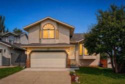 105 Riverview Court SE Calgary, AB T2C 3V7