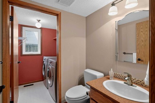 105 Riverview Court Se, Calgary, AB - Indoor