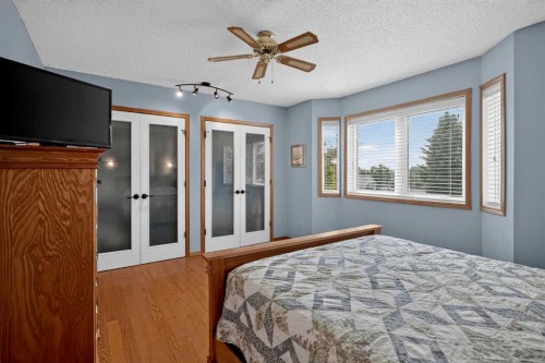 105 Riverview Court Se, Calgary, AB - Indoor Photo Showing Bedroom