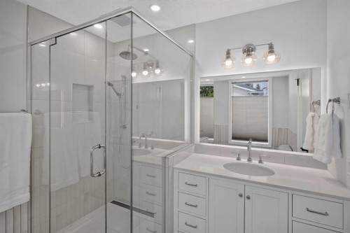 105 Riverview Court Se, Calgary, AB - Indoor Photo Showing Bathroom