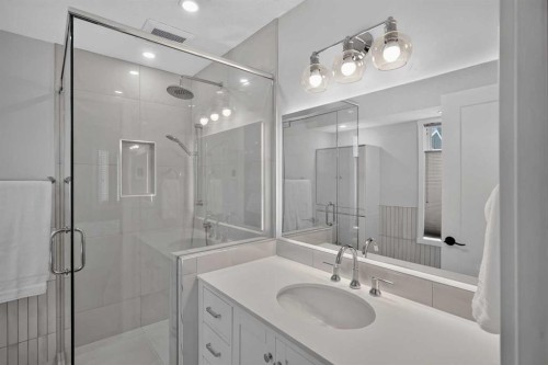 105 Riverview Court Se, Calgary, AB - Indoor Photo Showing Bathroom