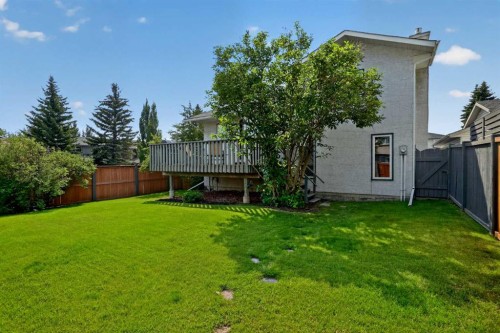 105 Riverview Court Se, Calgary, AB - Outdoor