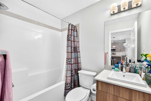 6106-200 Seton Circle Se, Calgary, AB - Indoor Photo Showing Bathroom