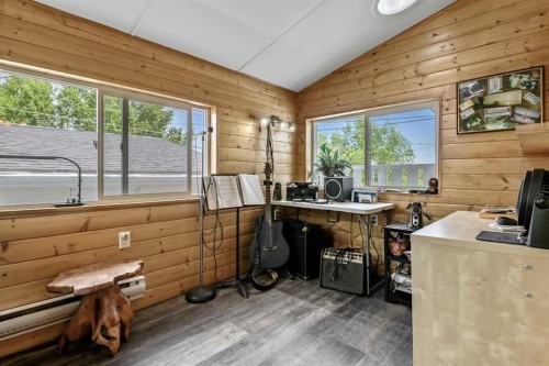 216 B Royal, Diamond Valley, AB - Indoor