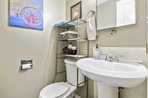 216 B Royal, Diamond Valley, AB - Indoor Photo Showing Bathroom