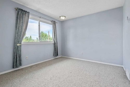 216 B Royal, Diamond Valley, AB - Indoor Photo Showing Other Room