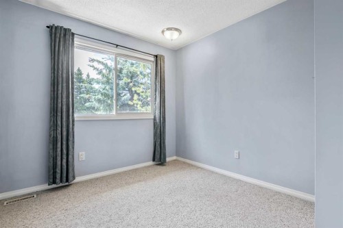 216 B Royal, Diamond Valley, AB - Indoor Photo Showing Other Room
