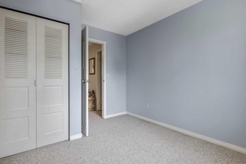216 B Royal, Diamond Valley, AB - Indoor Photo Showing Other Room