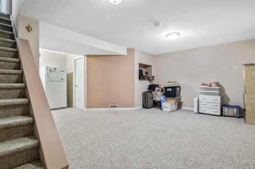 216 B Royal, Diamond Valley, AB - Indoor Photo Showing Other Room